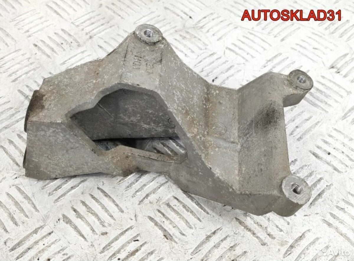 Кронштейн двигателя VW Golf 4 1.9 AQM 038129723E - АвтоСклад31.рф - авторазборка контрактные б/у запчасти в г. Белгород