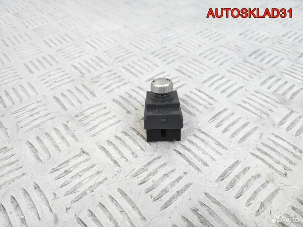 Переключатель регулировки зеркала Mitsubishi Colt - АвтоСклад31.рф - авторазборка контрактные б/у запчасти в г. Белгород Переключатель регулировки зеркала Mitsubishi Colt - АвтоСклад31.рф - авторазборка контрактные б/у запчасти в г. Белгород