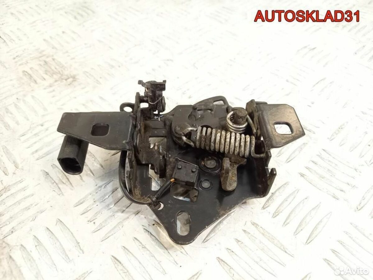 Замок капота Volkswagen Passat B5 3B0823509K - АвтоСклад31.рф - авторазборка контрактные б/у запчасти в г. Белгород