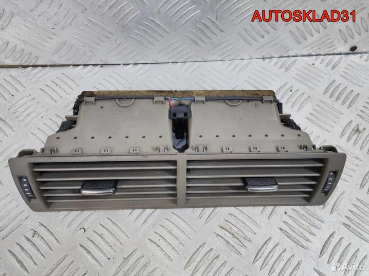 Дефлектор воздушный Audi A4 B6 8E0820951H - АвтоСклад31.рф - авторазборка контрактные б/у запчасти в г. Белгород