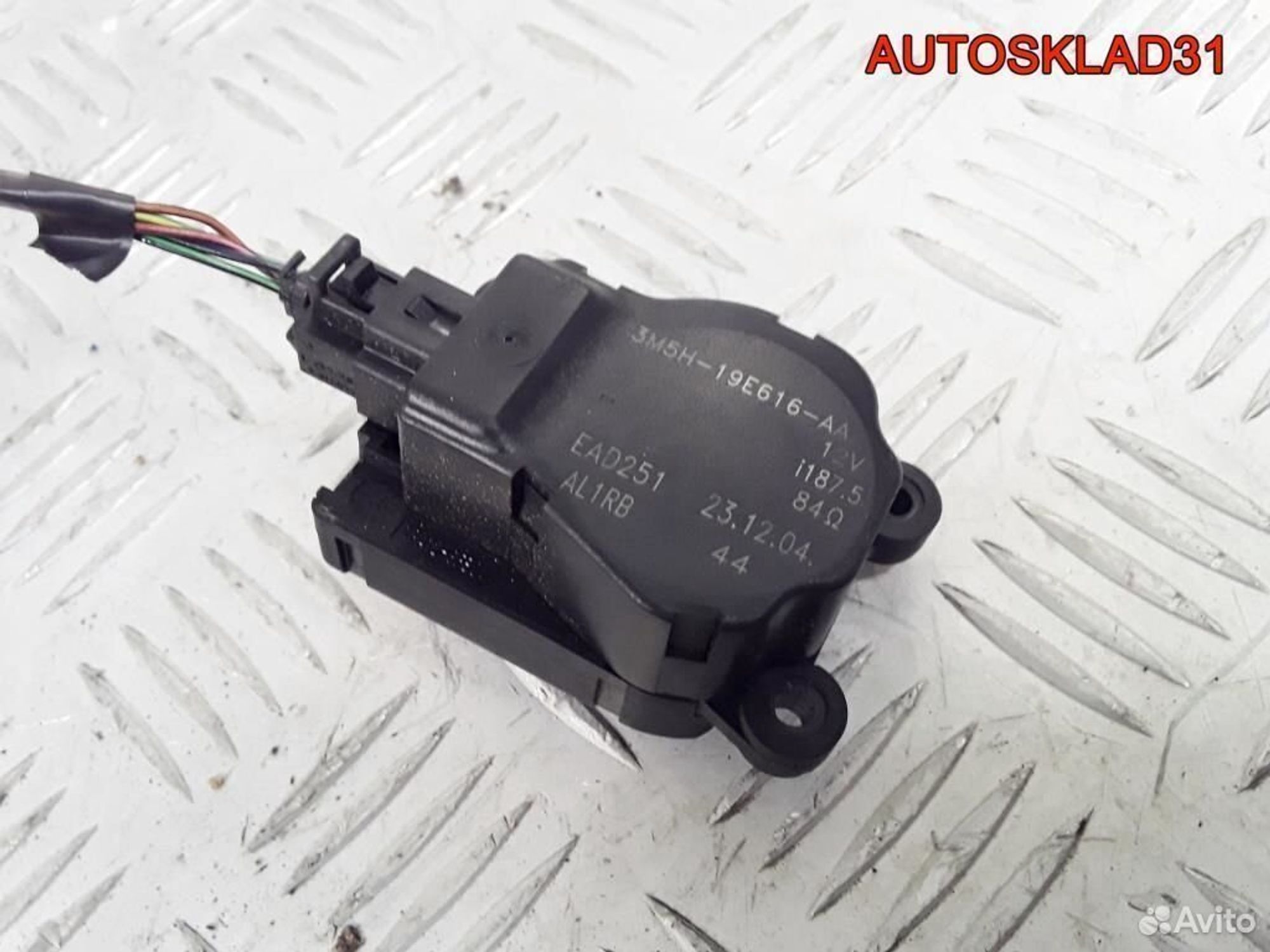 Моторчик заслонки отопителя Ford Focus 2 - АвтоСклад31.рф - авторазборка контрактные б/у запчасти в г. Белгород Моторчик заслонки отопителя Ford Focus 2 - АвтоСклад31.рф - авторазборка контрактные б/у запчасти в г. Белгород