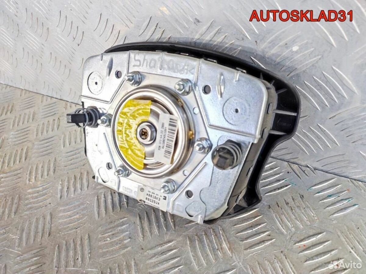 Подушка безопасности водителя VW Sharan 3B0880201A - АвтоСклад31.рф - авторазборка контрактные б/у запчасти в г. Белгород