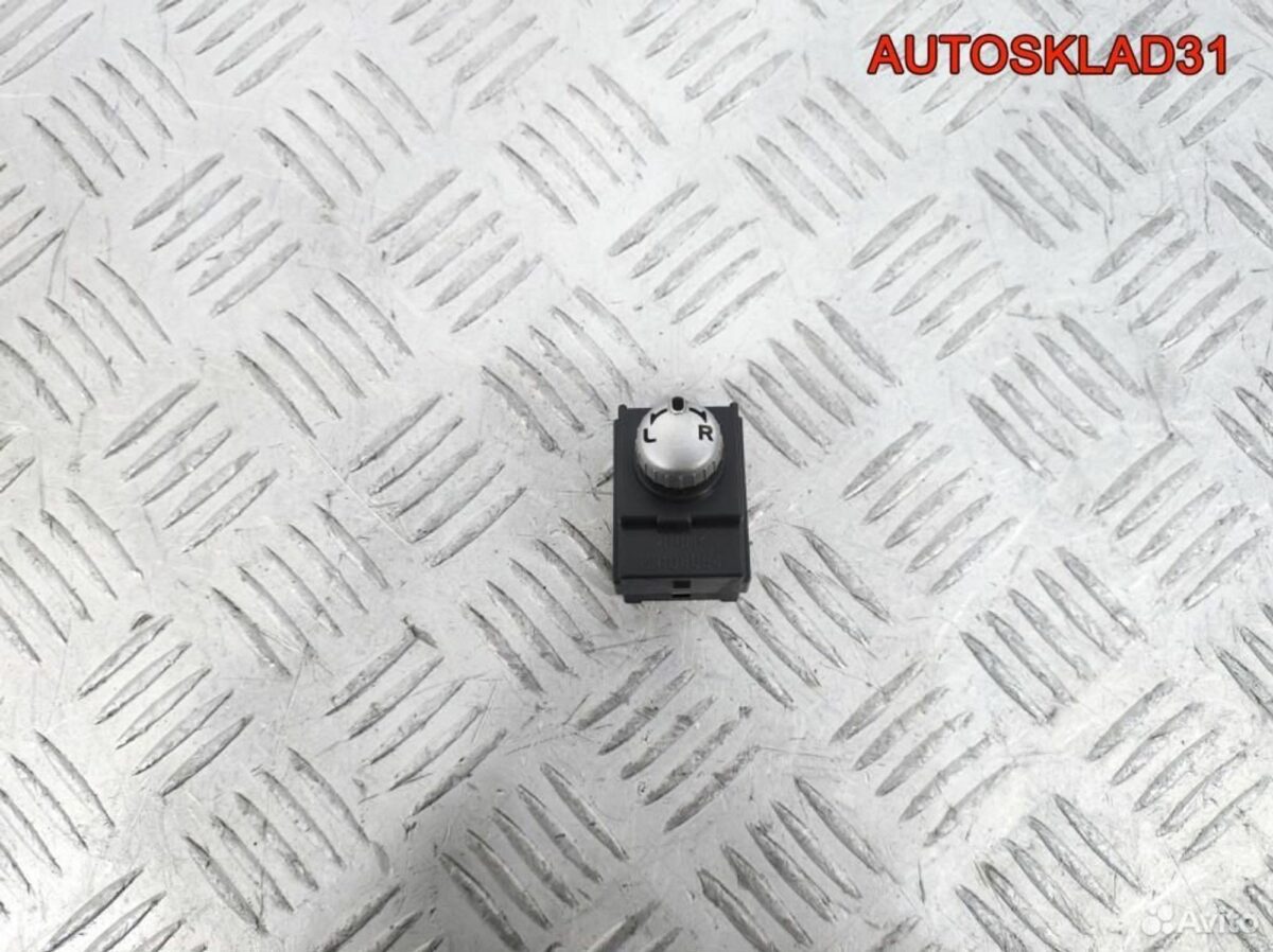 Переключатель регулировки зеркала Mitsubishi Colt - АвтоСклад31.рф - авторазборка контрактные б/у запчасти в г. Белгород