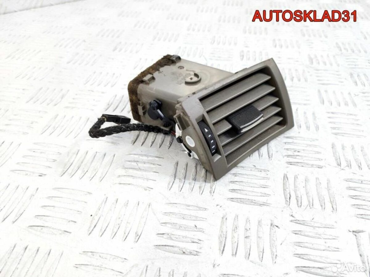 Дефлектор воздушный правый Audi A4 B6 8E0820902F - АвтоСклад31.рф - авторазборка контрактные б/у запчасти в г. Белгород