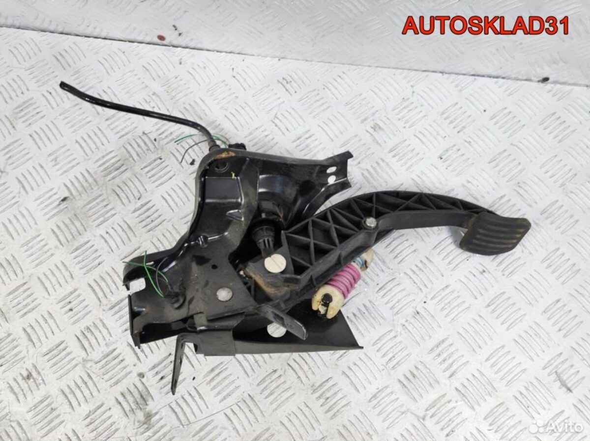 Педаль сцепления Ford S-Max 6G927B633ATE - АвтоСклад31.рф - авторазборка контрактные б/у запчасти в г. Белгород