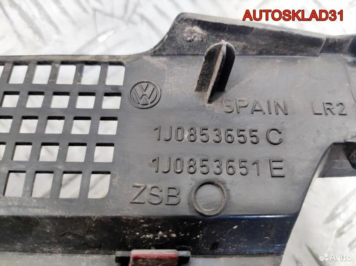Решетка радиатора Volkswagen Golf 4 1J0853651F - АвтоСклад31.рф - авторазборка контрактные б/у запчасти в г. Белгород