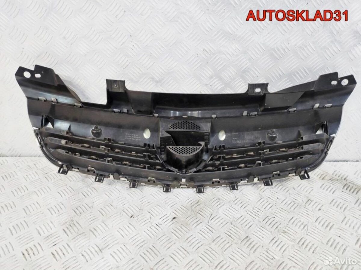 Решетка радиатора Opel Zafira B 13247331 Рестайлин - АвтоСклад31.рф - авторазборка контрактные б/у запчасти в г. Белгород
