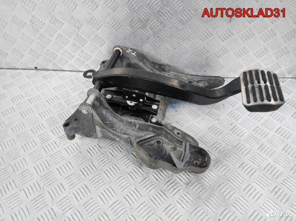 Педаль тормоза АКПП VW Touareg 7L0723142B - АвтоСклад31.рф - авторазборка контрактные б/у запчасти в г. Белгород