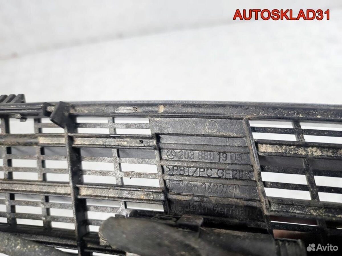 Решетка в капот Mercedes Benz W203 A2038801905 - АвтоСклад31.рф - авторазборка контрактные б/у запчасти в г. Белгород