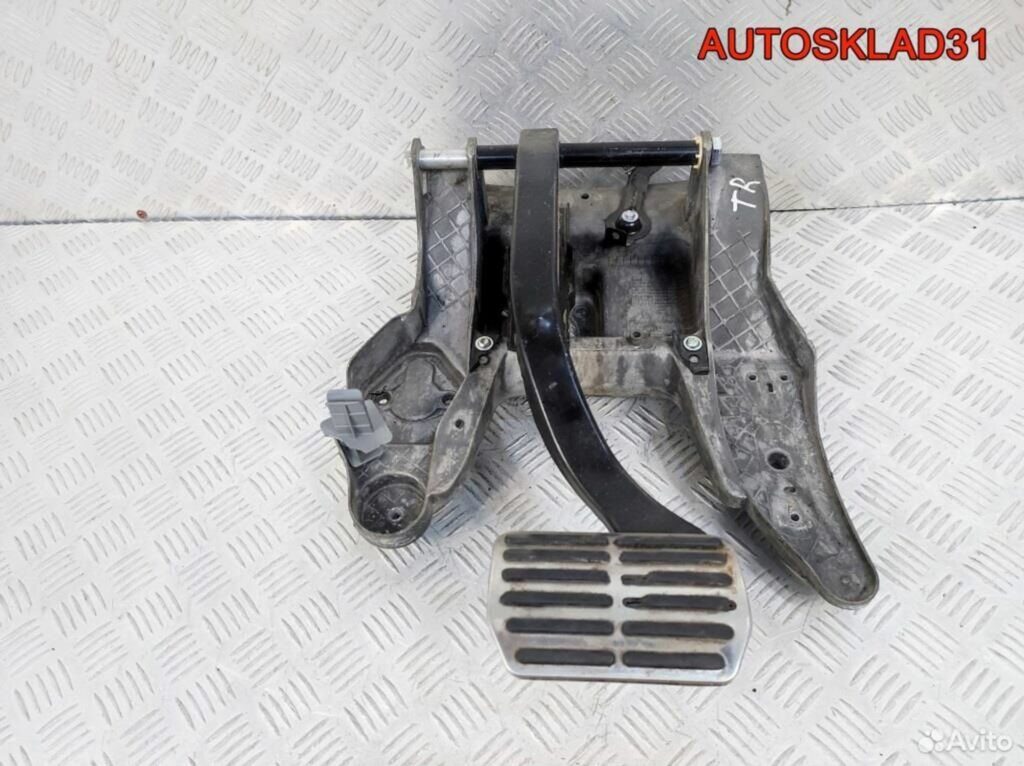 Педаль тормоза АКПП VW Touareg 7L0723142B - АвтоСклад31.рф - авторазборка контрактные б/у запчасти в г. Белгород Педаль тормоза АКПП VW Touareg 7L0723142B - АвтоСклад31.рф - авторазборка контрактные б/у запчасти в г. Белгород