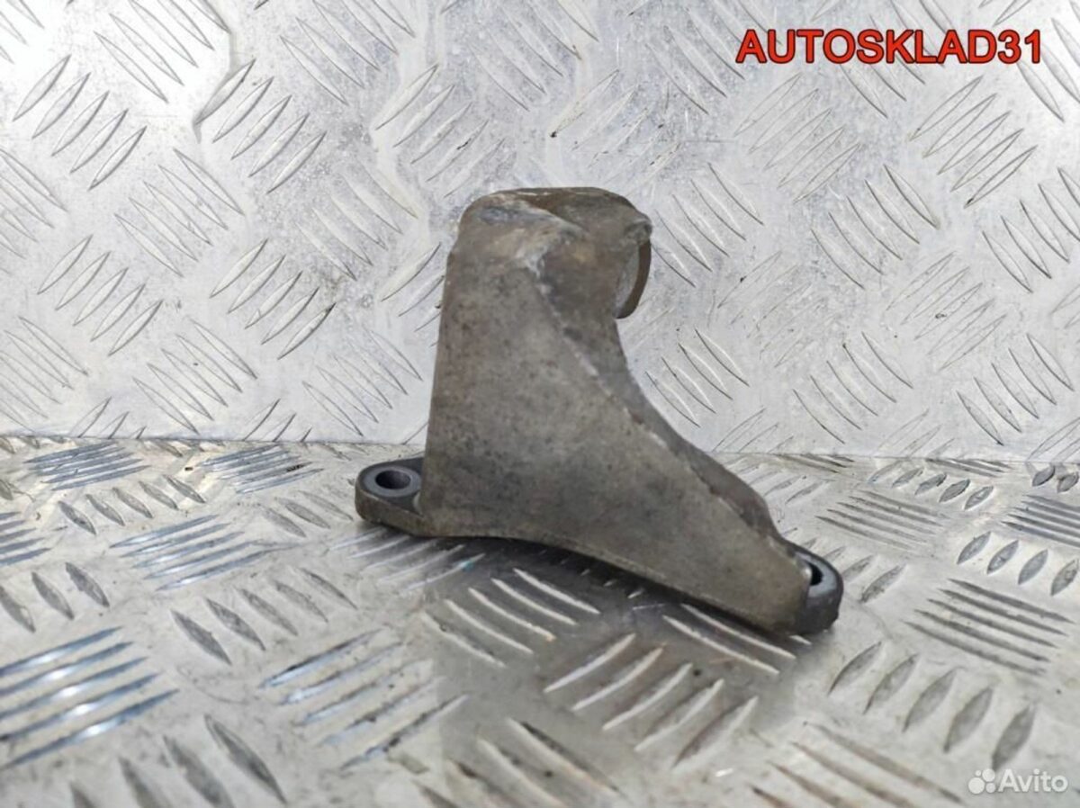 Кронштейн АКПП левый VW Passat B5 8D0399113AA - АвтоСклад31.рф - авторазборка контрактные б/у запчасти в г. Белгород