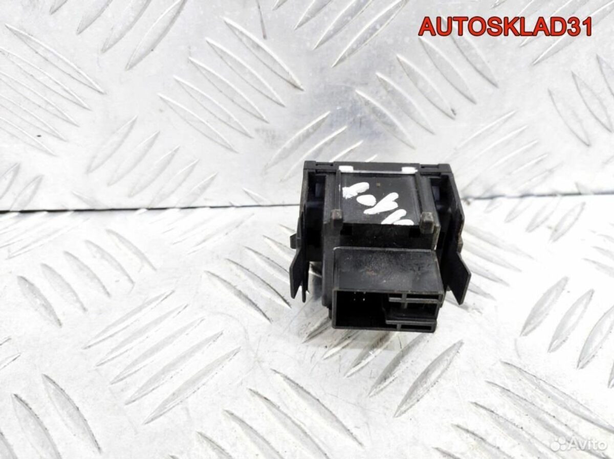 Кнопка корректора фар Skoda Fabia 5J0941333A - АвтоСклад31.рф - авторазборка контрактные б/у запчасти в г. Белгород