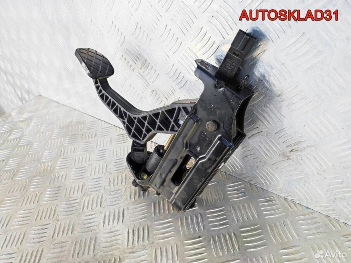 Педаль сцепления в сборе VW Golf 4 1J1721321C - АвтоСклад31.рф - авторазборка контрактные б/у запчасти в г. Белгород