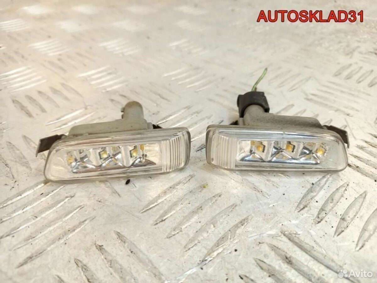 Повторитель на крыло белый Audi A8 D3 4E0949127 - АвтоСклад31.рф - авторазборка контрактные б/у запчасти в г. Белгород