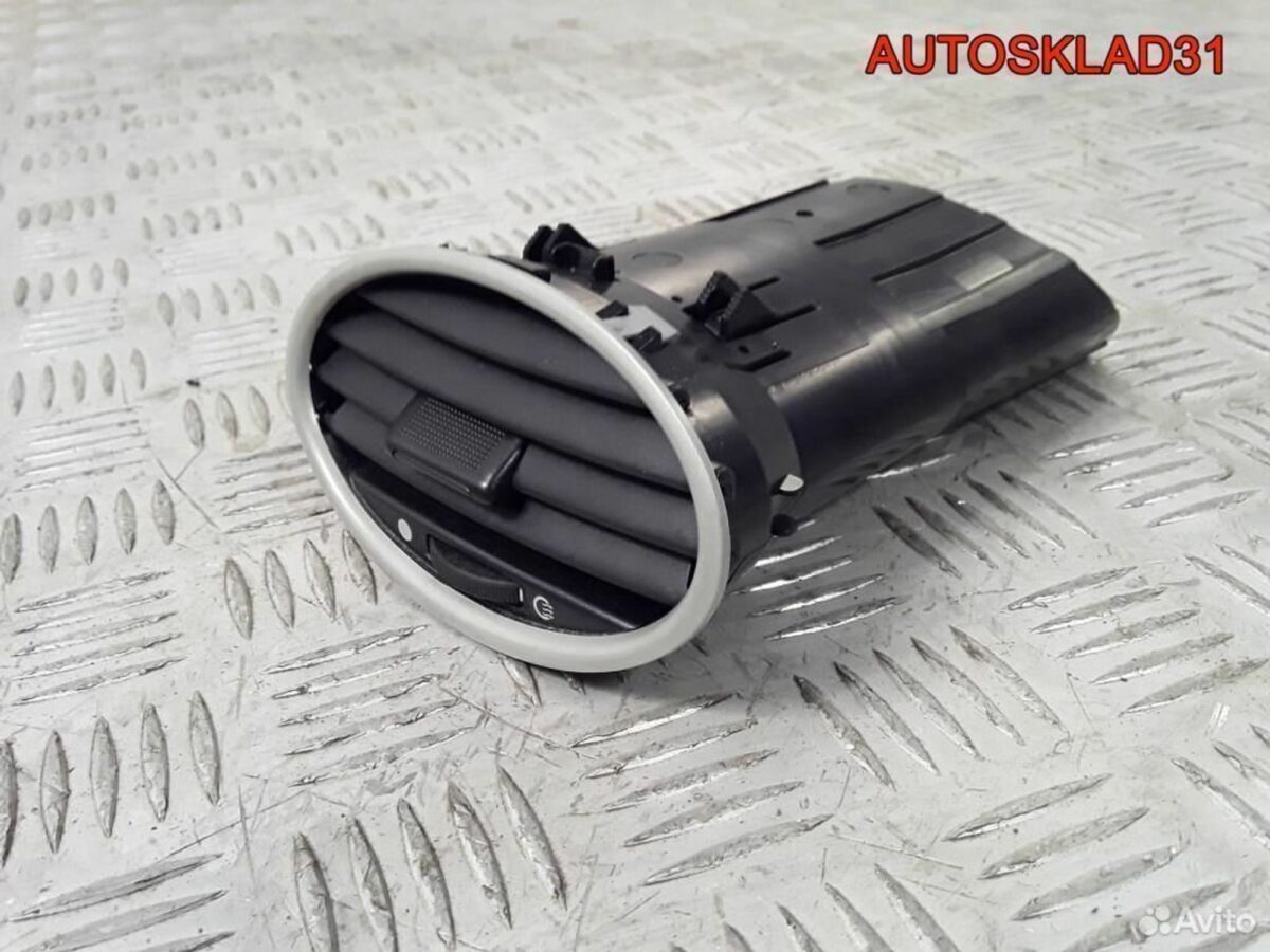 Дефлектор воздушный Ford Focus 2 4M51AO14L21AD - АвтоСклад31.рф - авторазборка контрактные б/у запчасти в г. Белгород