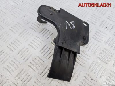 Крючок капота Audi A8 D3 4E0823485B - АвтоСклад31.рф - авторазборка контрактные б/у запчасти в г. Белгород