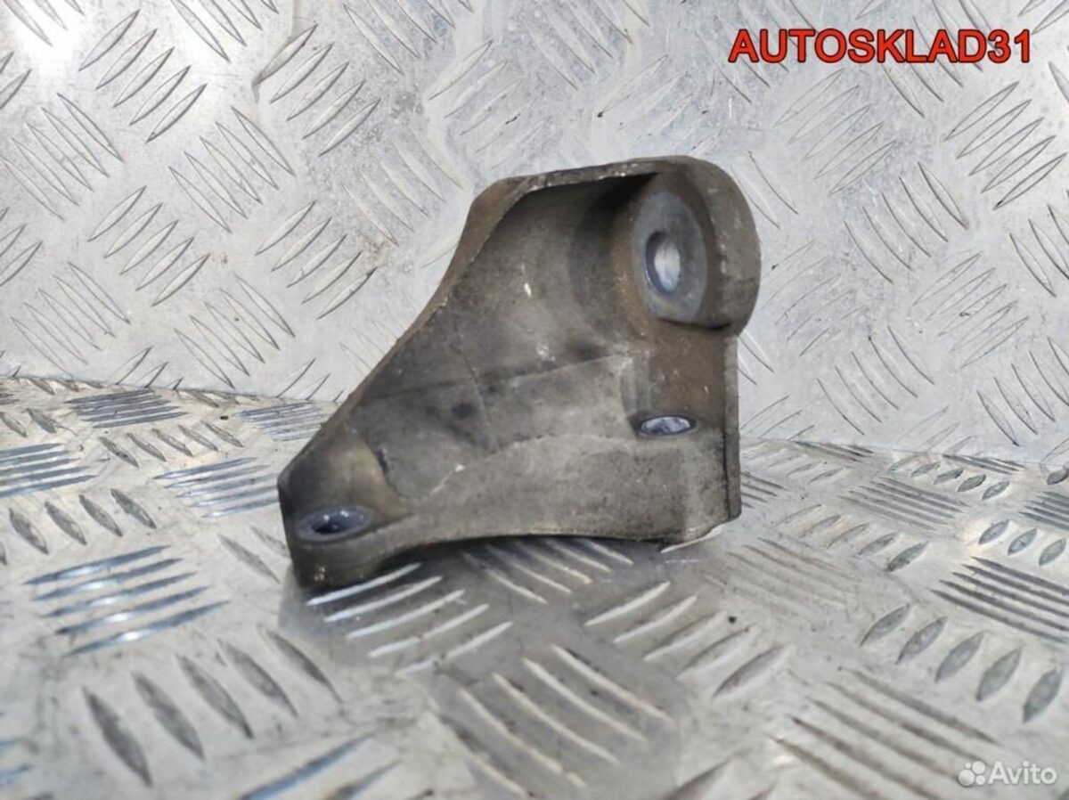 Кронштейн АКПП левый VW Passat B5 8D0399113AA - АвтоСклад31.рф - авторазборка контрактные б/у запчасти в г. Белгород