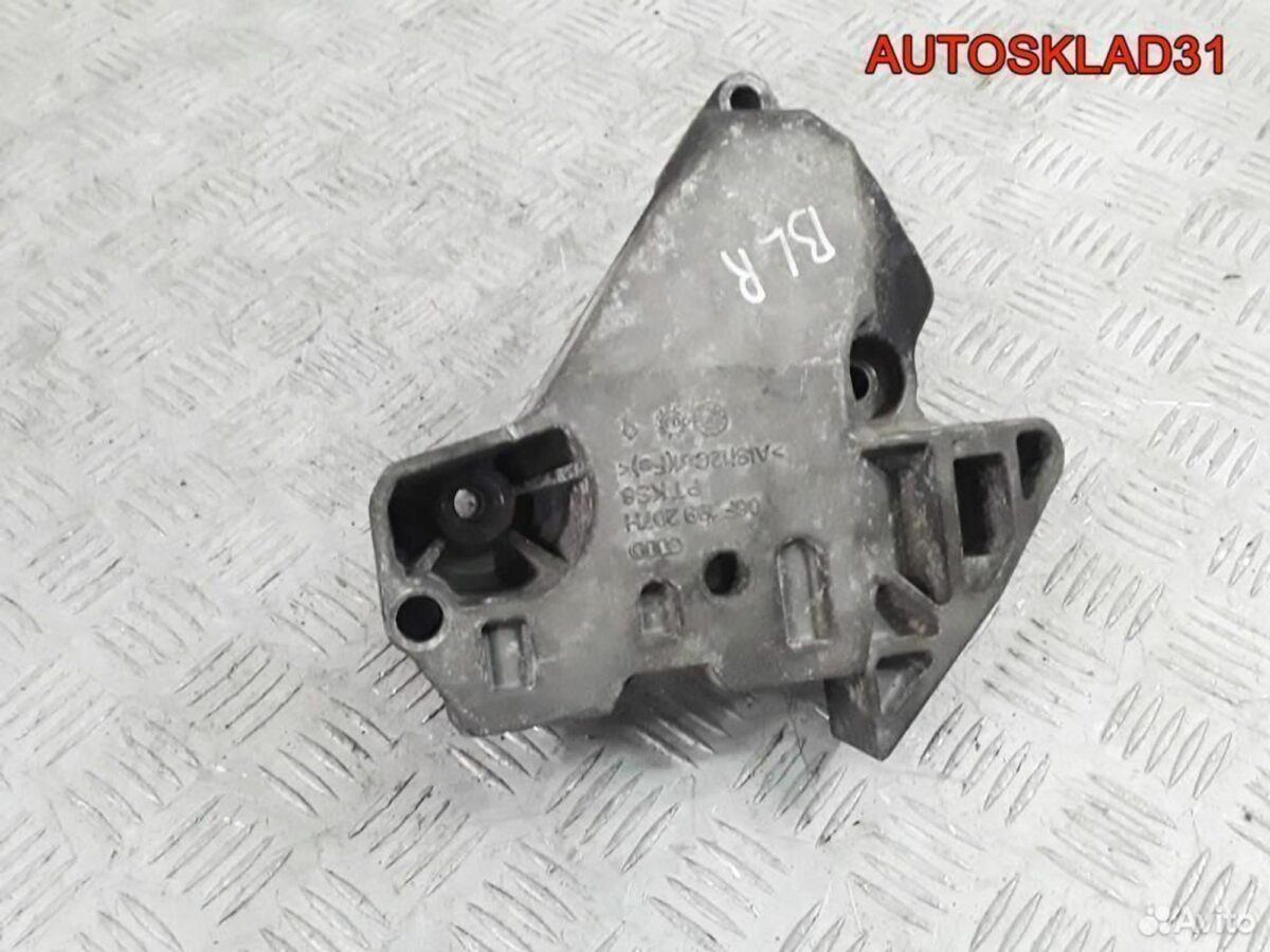 Кронштейн двигателя правый VW Passat B6 2.0 BLR - АвтоСклад31.рф - авторазборка контрактные б/у запчасти в г. Белгород