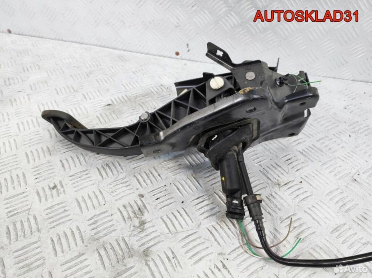 Педаль сцепления Ford S-Max 6G927B633ATE - АвтоСклад31.рф - авторазборка контрактные б/у запчасти в г. Белгород
