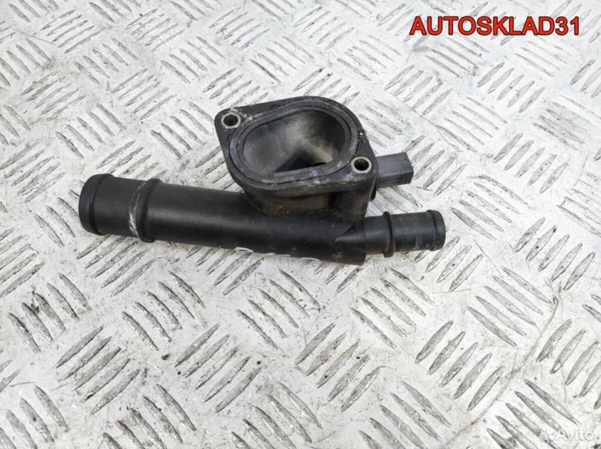 Фланец системы охлаждения VW Passat B6 038121132G - АвтоСклад31.рф - авторазборка контрактные б/у запчасти в г. Белгород