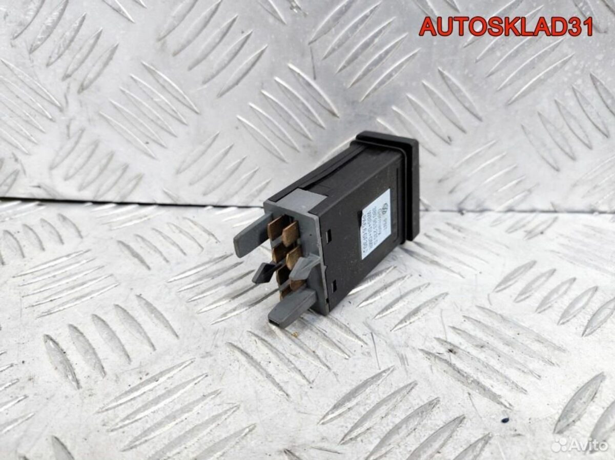 Кнопка аварийной сигнализации Passat B5 3B0953235D - АвтоСклад31.рф - авторазборка контрактные б/у запчасти в г. Белгород