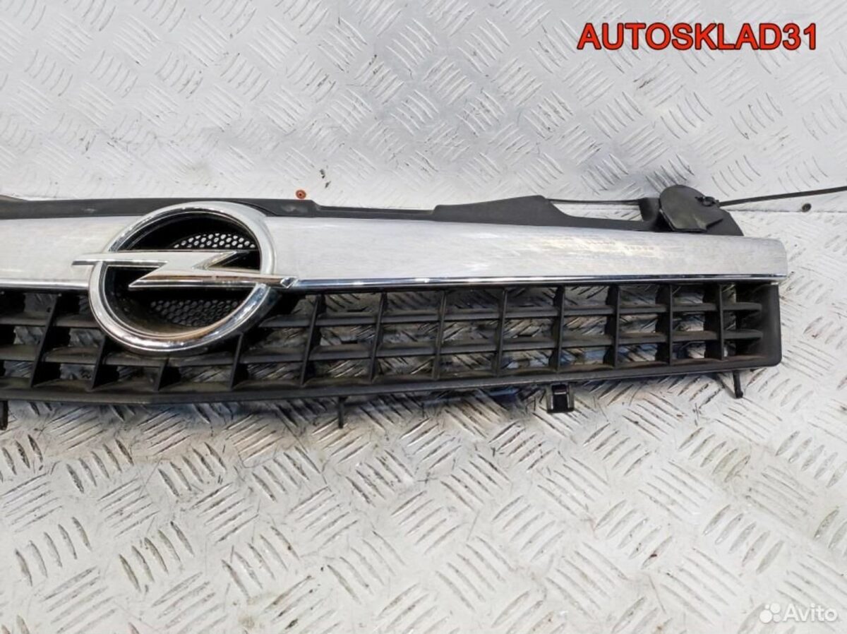 Решетка радиатора Opel Astra H GTC 13247083 Купе - АвтоСклад31.рф - авторазборка контрактные б/у запчасти в г. Белгород