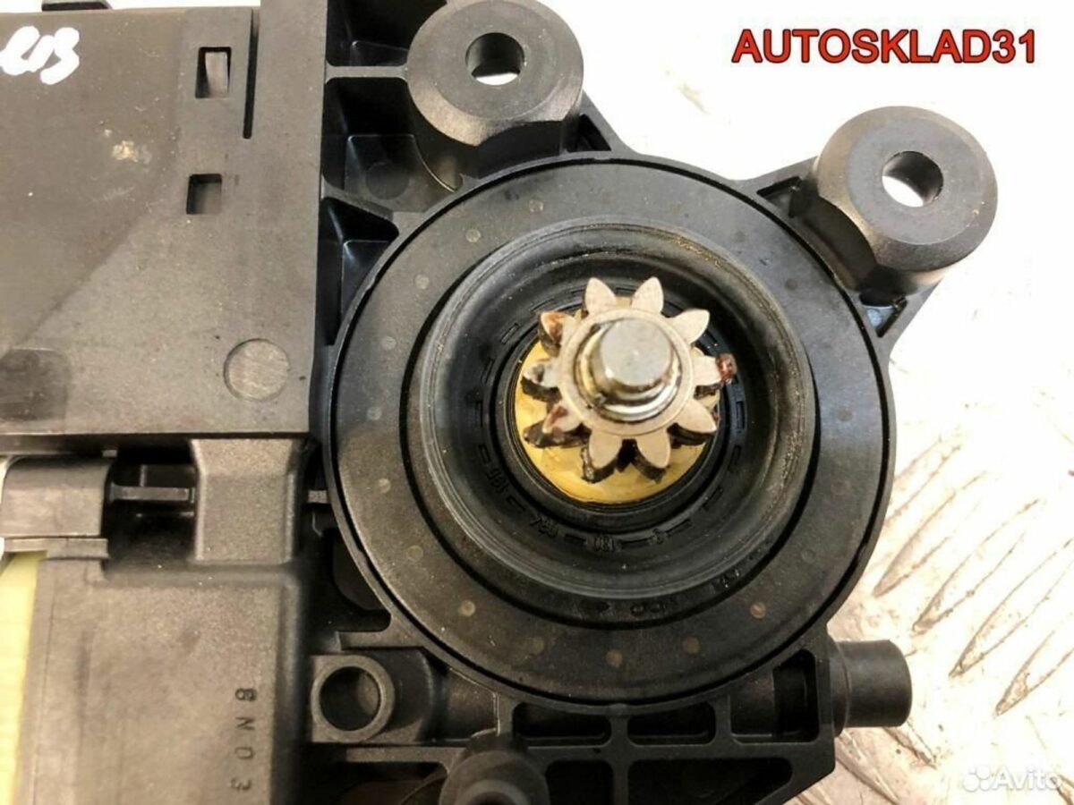 Мотор стеклоподъемника Renault Megane 3 807310246R - АвтоСклад31.рф - авторазборка контрактные б/у запчасти в г. Белгород