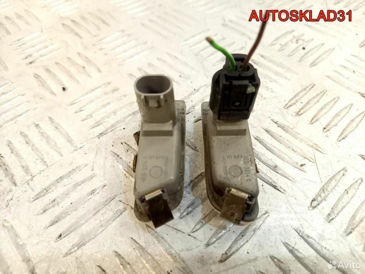 Повторитель на крыло белый Audi A8 D3 4E0949127 - АвтоСклад31.рф - авторазборка контрактные б/у запчасти в г. Белгород