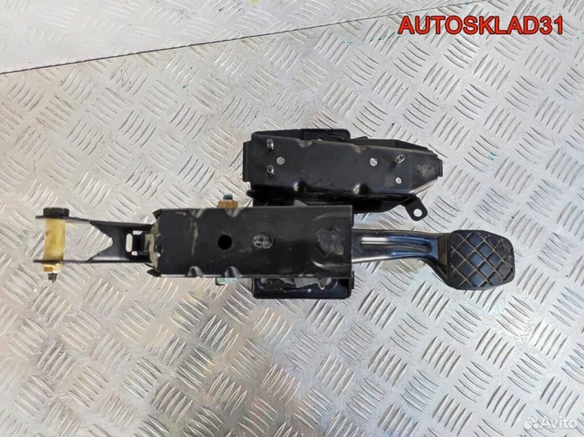 Педаль тормоза МКПП Audi A2 8Z1721141 - АвтоСклад31.рф - авторазборка контрактные б/у запчасти в г. Белгород