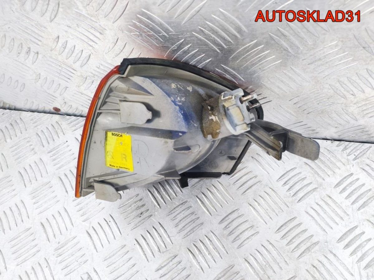 Указатель поворота правый Mercedes W202 2028260243 - АвтоСклад31.рф - авторазборка контрактные б/у запчасти в г. Белгород