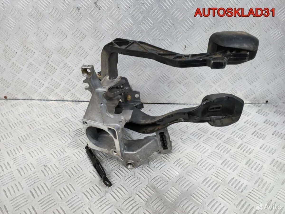 Блок педалей МКПП Audi A4 B5 8D1721316D - АвтоСклад31.рф - авторазборка контрактные б/у запчасти в г. Белгород
