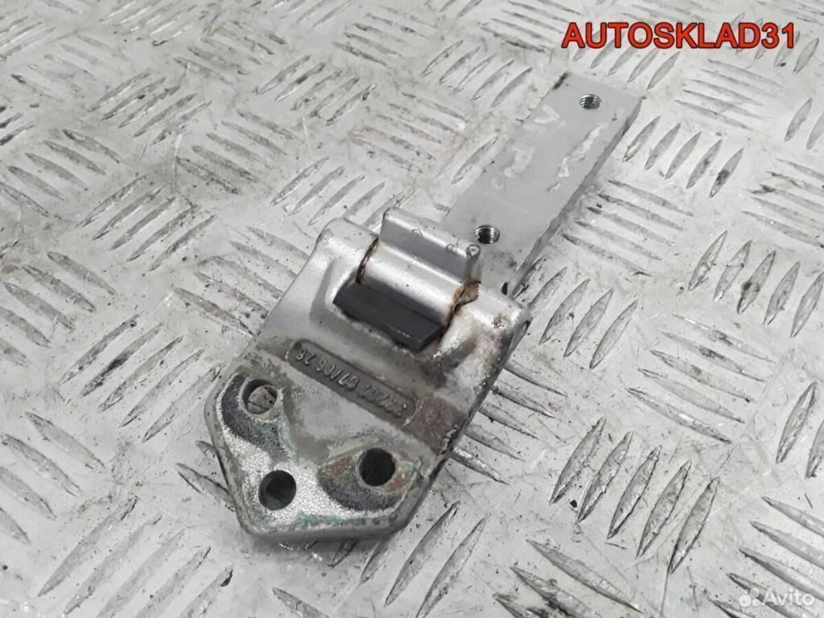 Петля двери багажника Volkswagen Caddy 2K0827151C - АвтоСклад31.рф - авторазборка контрактные б/у запчасти в г. Белгород