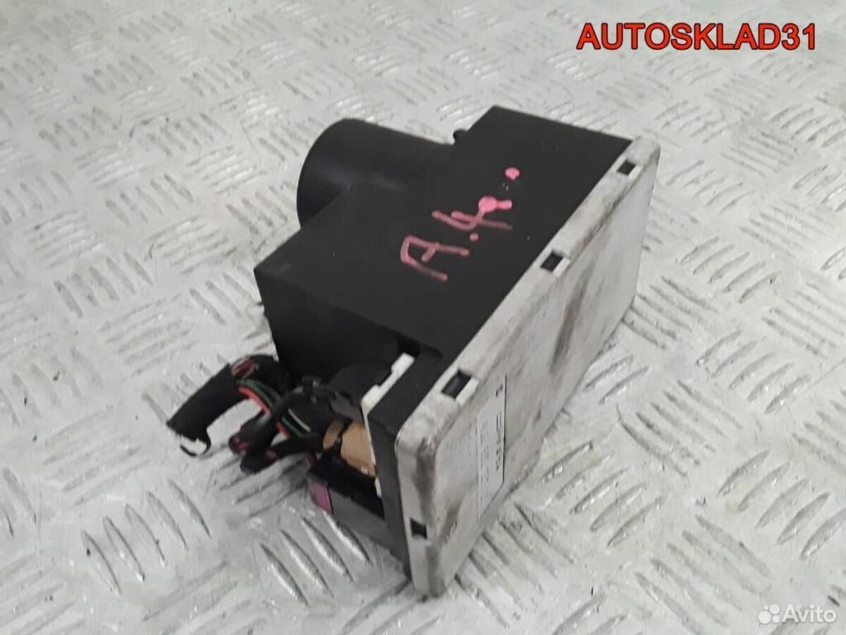 Компрессор центрального замка Audi A4 8L0862257L - АвтоСклад31.рф - авторазборка контрактные б/у запчасти в г. Белгород