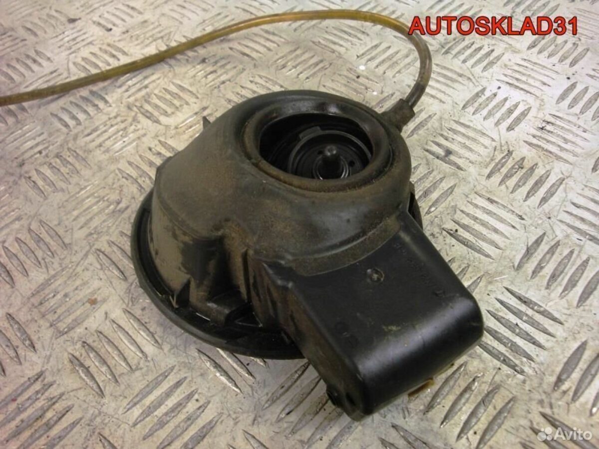 Лючок бензобака VW Passat B6 универсал 3C9809857A - АвтоСклад31.рф - авторазборка контрактные б/у запчасти в г. Белгород