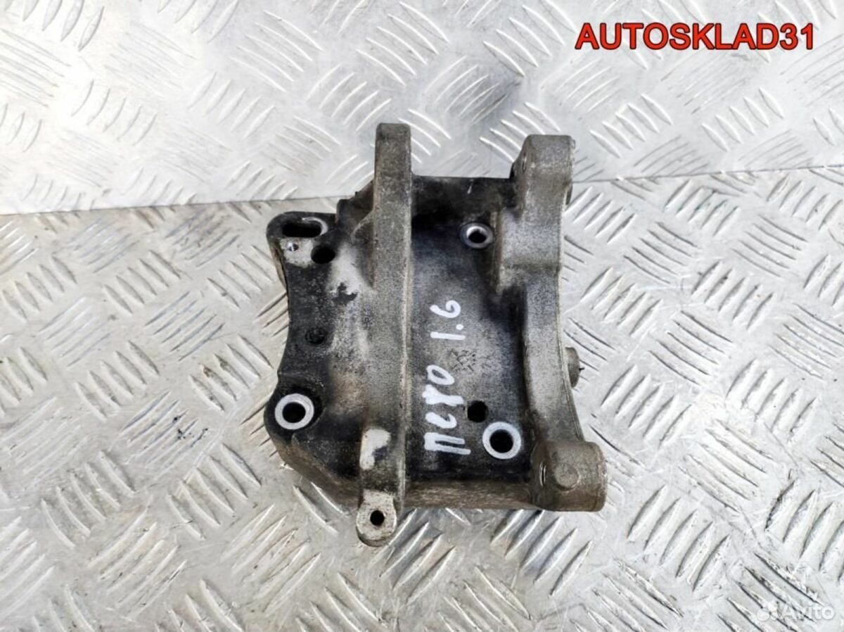 Кронштейн генератора Peugeot 307 9637349380 - АвтоСклад31.рф - авторазборка контрактные б/у запчасти в г. Белгород
