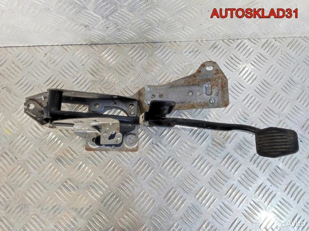 Педаль тормоза МКПП Ford Focus 2 4M512467AR - АвтоСклад31.рф - авторазборка контрактные б/у запчасти в г. Белгород