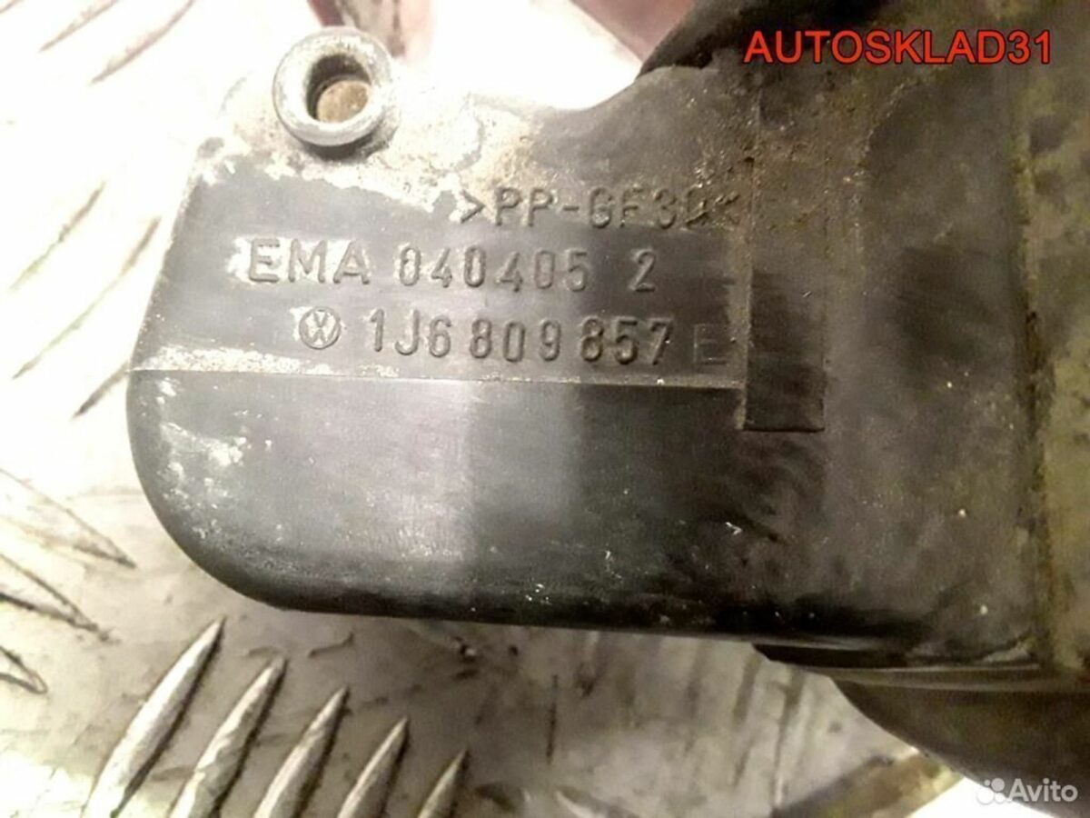 Лючок бензобака Volkswagen Golf 4 1J6809857E - АвтоСклад31.рф - авторазборка контрактные б/у запчасти в г. Белгород