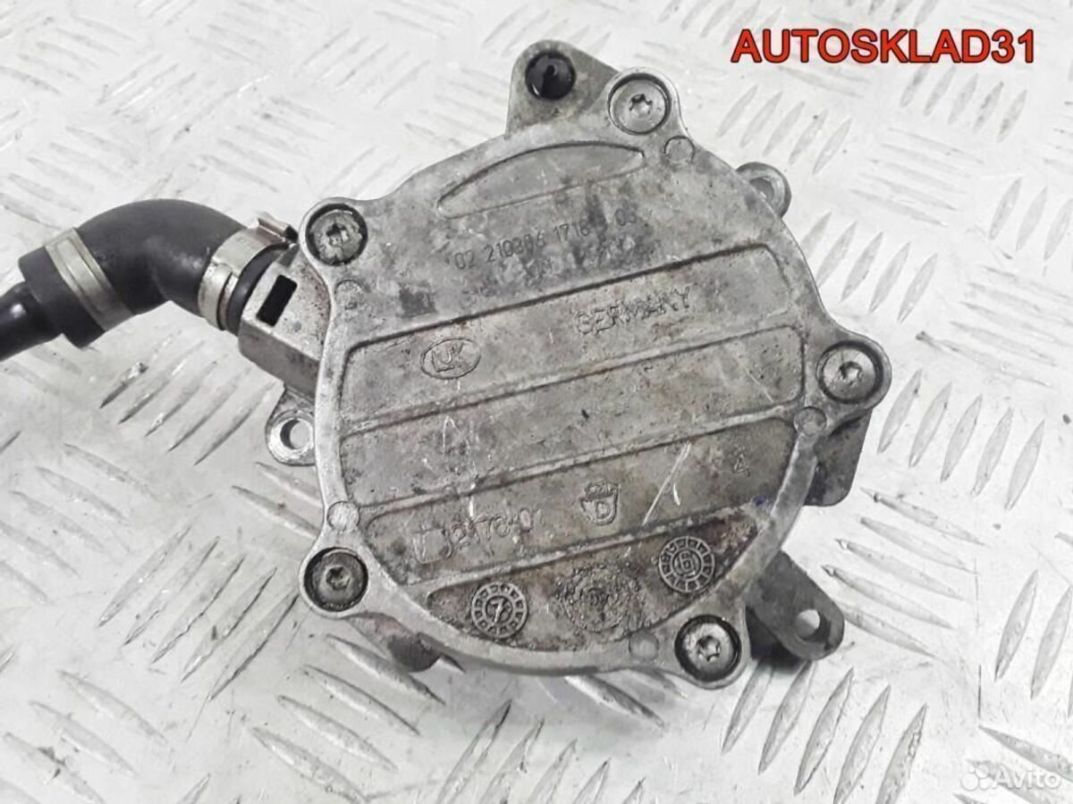 Насос вакуумный Audi A4 B7 2,0 BUL 06D145100E - АвтоСклад31.рф - авторазборка контрактные б/у запчасти в г. Белгород