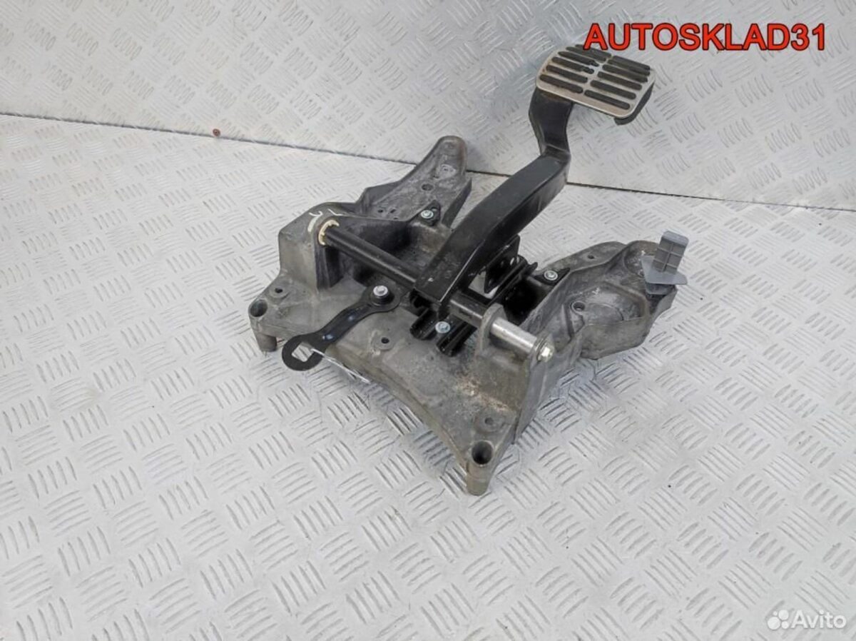 Педаль тормоза АКПП VW Touareg 7L0723142B - АвтоСклад31.рф - авторазборка контрактные б/у запчасти в г. Белгород