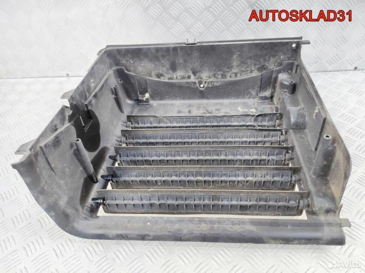 Диффузор вентилятора BMW 3 E46 157048048 Дизель - АвтоСклад31.рф - авторазборка контрактные б/у запчасти в г. Белгород