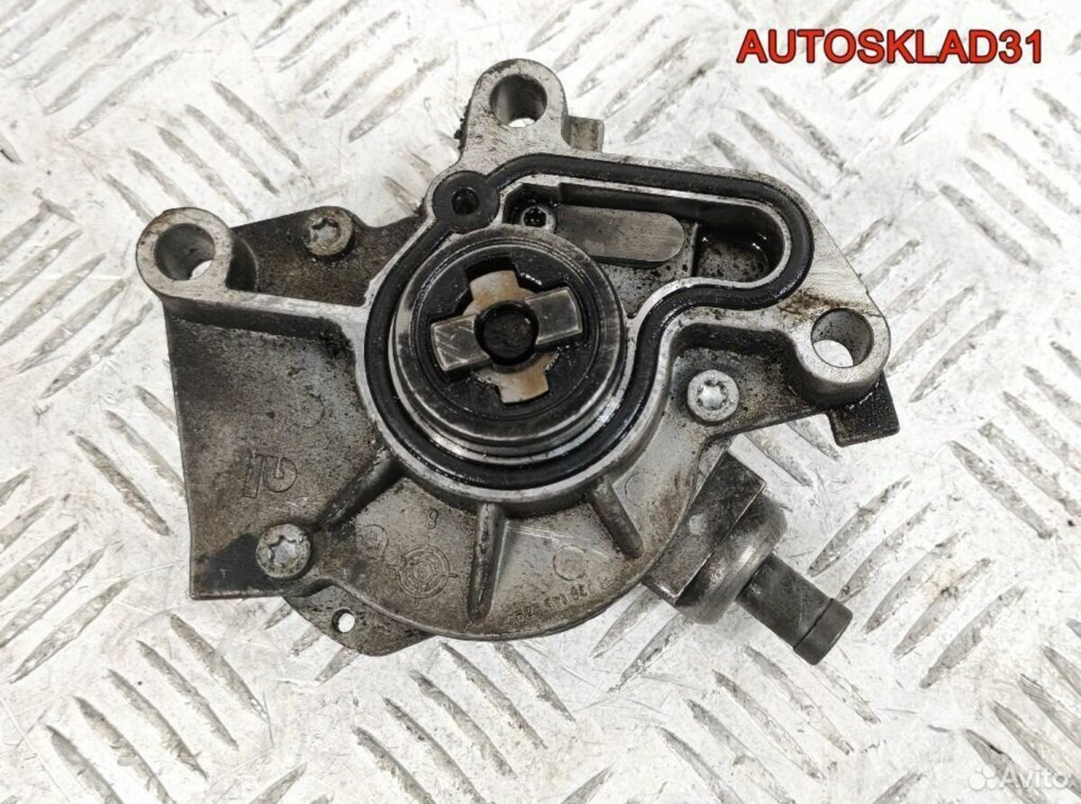 Вакуумный насос Volkswagen Golf 4 038145101B - АвтоСклад31.рф - авторазборка контрактные б/у запчасти в г. Белгород