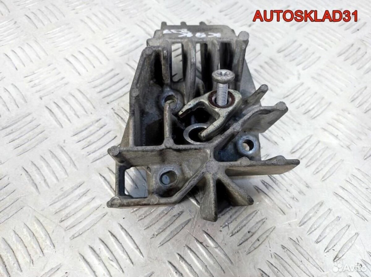 Кронштейн форсунки K9K Renault Megane 3 8200771226 - АвтоСклад31.рф - авторазборка контрактные б/у запчасти в г. Белгород