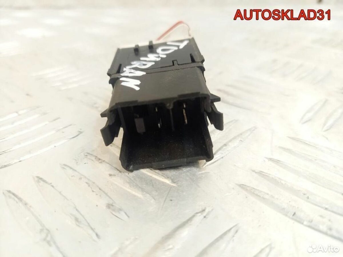 Кнопка аварийной сигнализации VW Touran - АвтоСклад31.рф - авторазборка контрактные б/у запчасти в г. Белгород