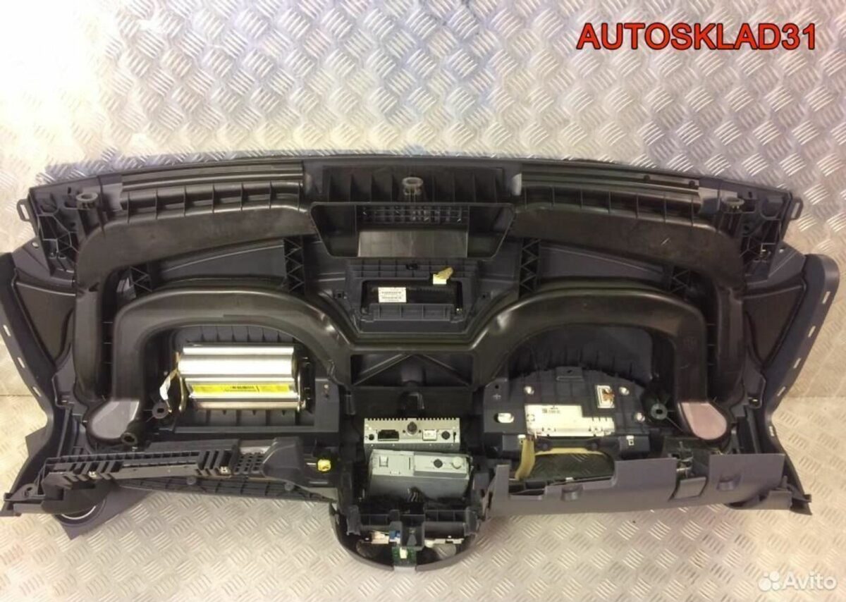 Торпедо Голое Mitsubishi Colt MR951725HA - АвтоСклад31.рф - авторазборка контрактные б/у запчасти в г. Белгород