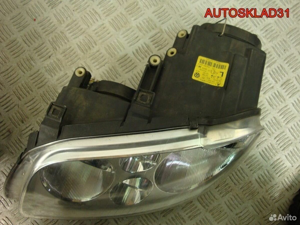Фары Volkswagen Touran 1T0941005R - АвтоСклад31.рф - авторазборка контрактные б/у запчасти в г. Белгород