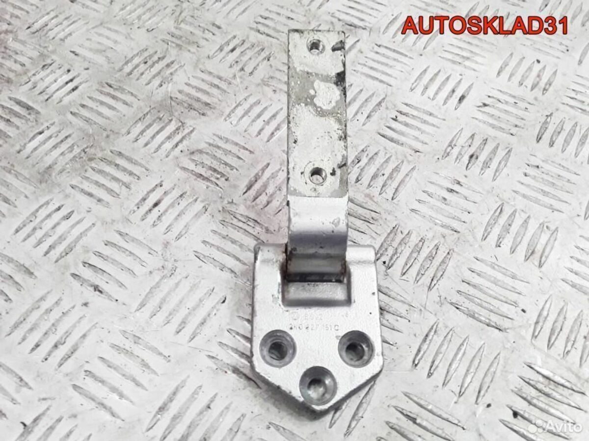 Петля двери багажника Volkswagen Caddy 2K0827151C - АвтоСклад31.рф - авторазборка контрактные б/у запчасти в г. Белгород