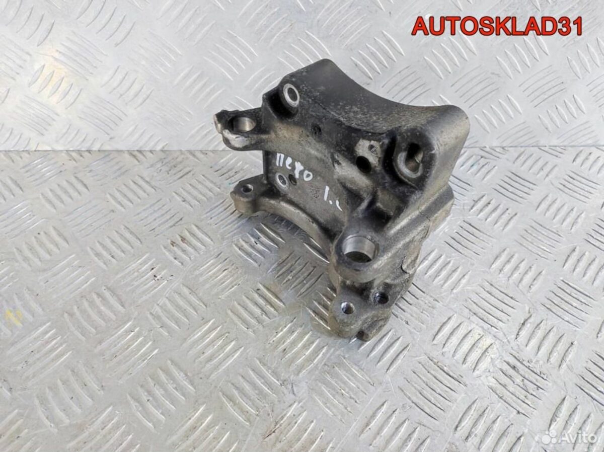 Кронштейн генератора Peugeot 307 9637349380 - АвтоСклад31.рф - авторазборка контрактные б/у запчасти в г. Белгород