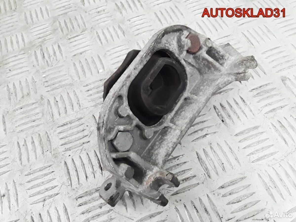 Кронштейн опоры кпп Renault Logan K7K 8200216113 - АвтоСклад31.рф - авторазборка контрактные б/у запчасти в г. Белгород