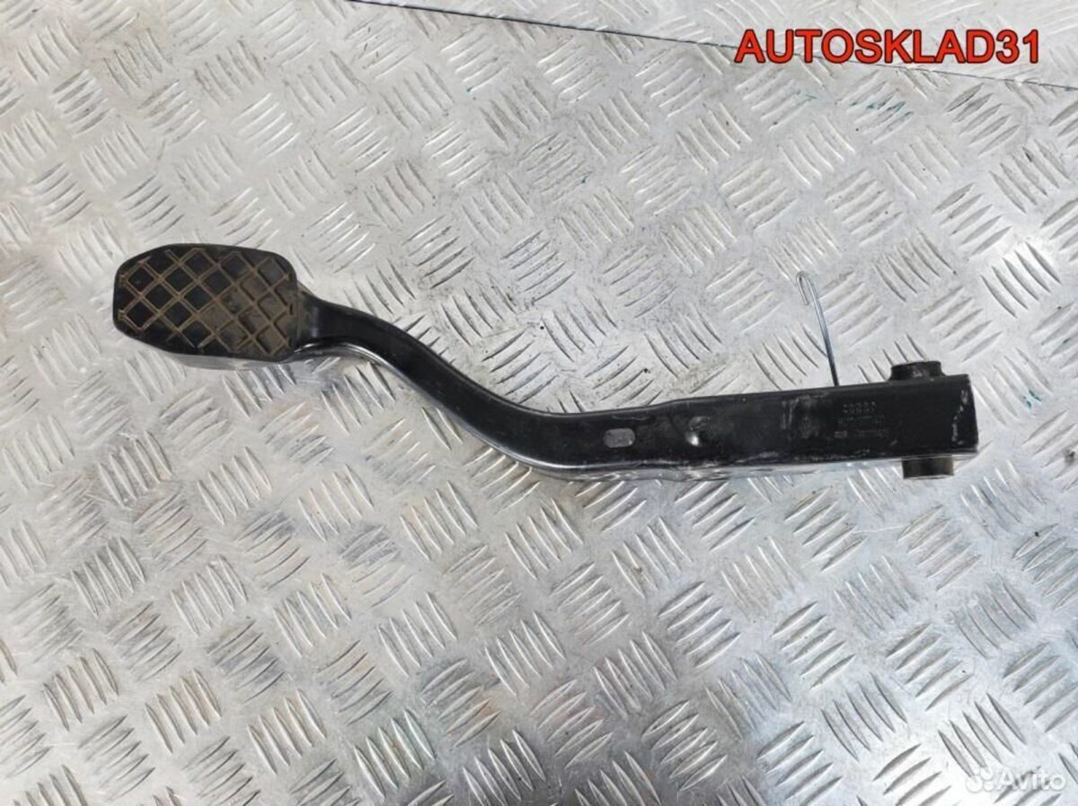 Педаль тормоза МКПП VW Passat B5 8D1721140 - АвтоСклад31.рф - авторазборка контрактные б/у запчасти в г. Белгород