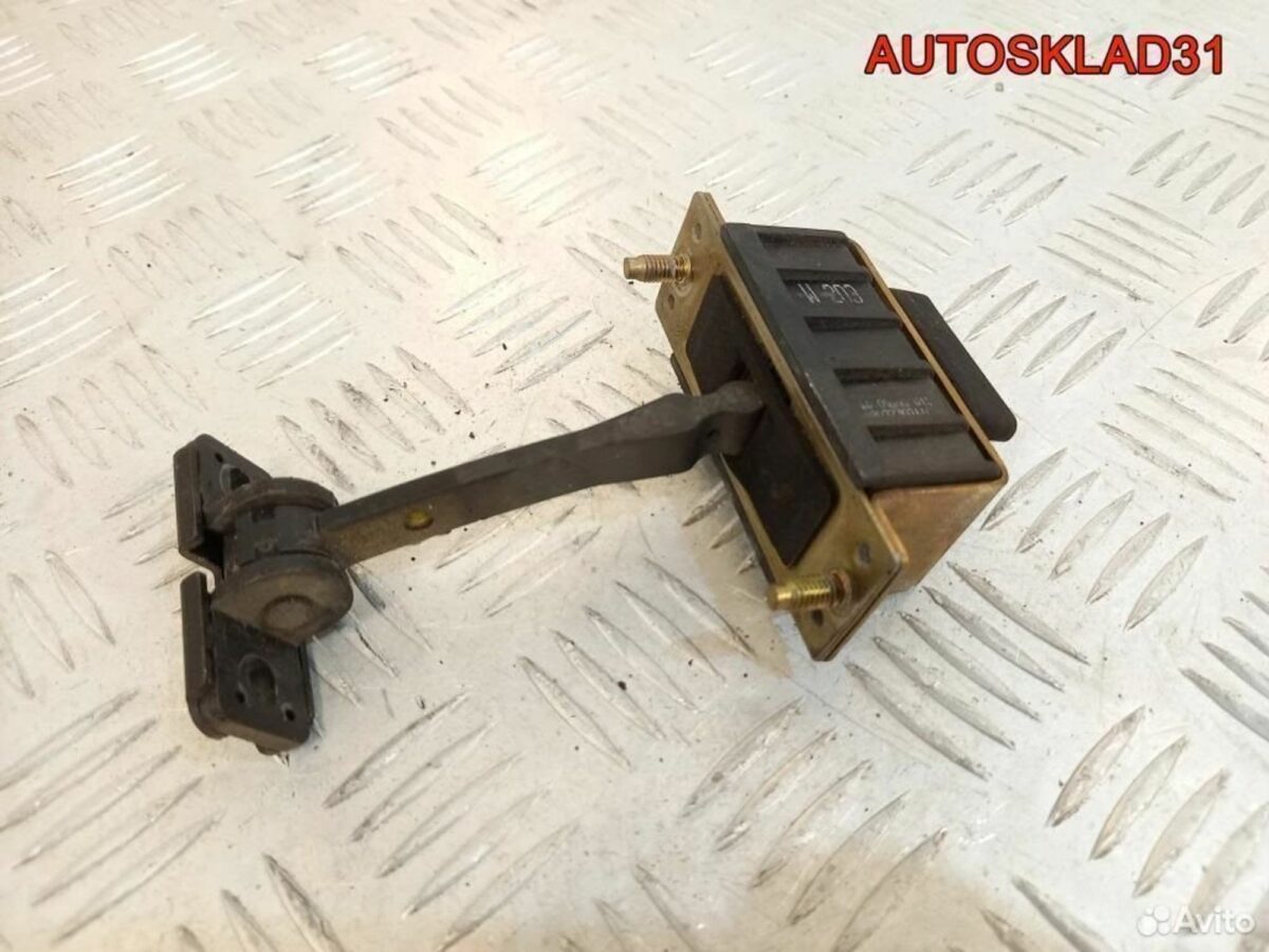 Ограничитель двери задней Mercedes W203 2037300116 - АвтоСклад31.рф - авторазборка контрактные б/у запчасти в г. Белгород